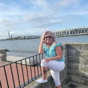 Meet your Posher, Evelyn